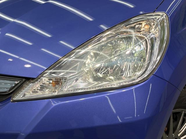 ハイブリッド・10thアニバーサリー 禁煙車 純正SDナビ バックカメラ ETC クルーズコントロール スマートキー 革巻きステアリング DVD再生 盗難防止装置 プライバシーガラス ベンチシート バニティミラー(13枚目)