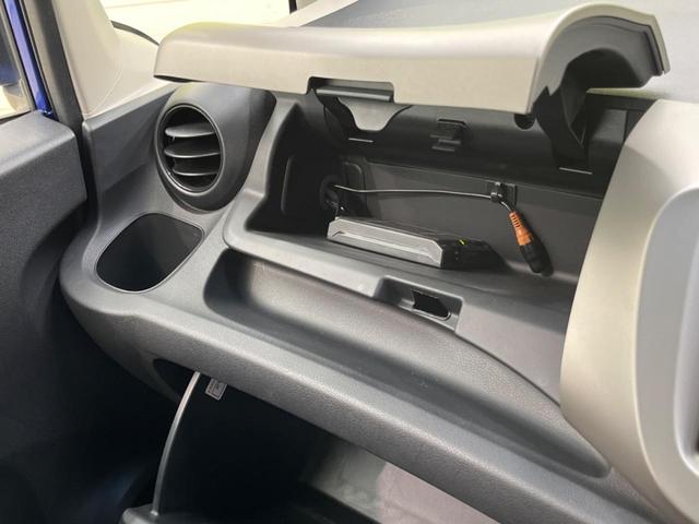 ハイブリッド・10thアニバーサリー 禁煙車 純正SDナビ バックカメラ ETC クルーズコントロール スマートキー 革巻きステアリング DVD再生 盗難防止装置 プライバシーガラス ベンチシート バニティミラー(35枚目)