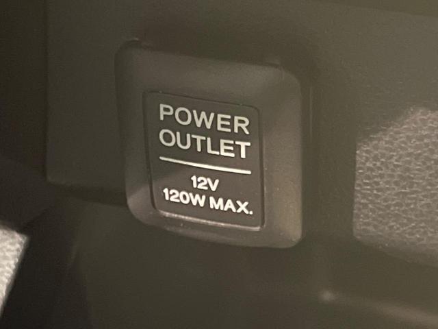 ハイブリッド・10thアニバーサリー 禁煙車 純正SDナビ バックカメラ ETC クルーズコントロール スマートキー 革巻きステアリング DVD再生 盗難防止装置 プライバシーガラス ベンチシート バニティミラー(41枚目)
