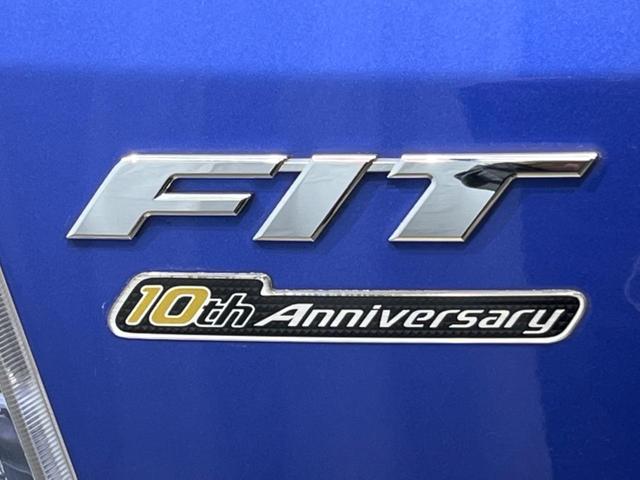 ハイブリッド・10thアニバーサリー 禁煙車 純正SDナビ バックカメラ ETC クルーズコントロール スマートキー 革巻きステアリング DVD再生 盗難防止装置 プライバシーガラス ベンチシート バニティミラー(61枚目)