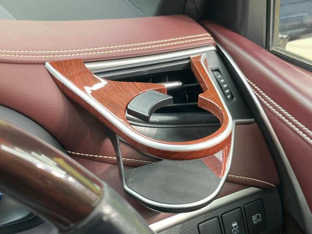 ハリアー プレミアム　純正ナビ　禁煙車　プリクラッシュセーフティ　クリアランスソナー　レーダークルーズ　Ｂｌｕｅｔｏｏｔｈ　バックカメラ　ＥＴＣ　フルセグ　パワーシート　電動リアゲート　さ（40枚目）