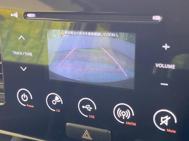 Ｘセレクション　ディスプレイオーディオ　禁煙車　バックカメラ　スマートキー　ＨＩＤヘッドライト　革巻きステアリング　ステアリングスイッチ　ＣＤ再生　盗難防止装置　プライバシーガラス　オートライト　オートエアコン(4枚目)