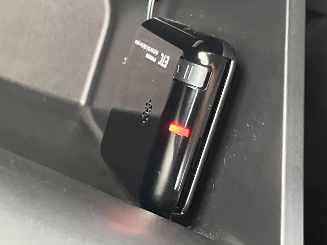 ヴェゼル ハイブリッドＸ　ナビ　シティブレーキアクティブシステム　禁煙車　スマートキー　ＬＥＤヘッド　ＥＴＣ　クルコン　オートライト　オートエアコン　１６インチＡＷ　Ｂｌｕｅｔｏｏｔｈ　ＣＤ／ＤＶＤ再生　バニティミラー（4枚目）