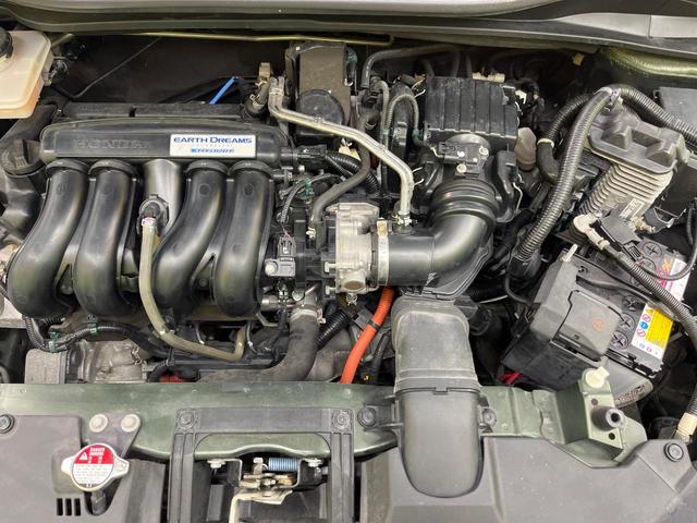ヴェゼル ハイブリッドＸ　ナビ　シティブレーキアクティブシステム　禁煙車　スマートキー　ＬＥＤヘッド　ＥＴＣ　クルコン　オートライト　オートエアコン　１６インチＡＷ　Ｂｌｕｅｔｏｏｔｈ　ＣＤ／ＤＶＤ再生　バニティミラー（18枚目）