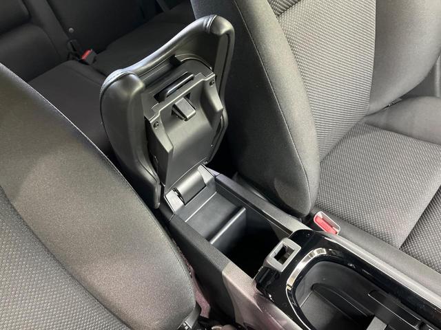 ヴェゼル ハイブリッドＸ　ナビ　シティブレーキアクティブシステム　禁煙車　スマートキー　ＬＥＤヘッド　ＥＴＣ　クルコン　オートライト　オートエアコン　１６インチＡＷ　Ｂｌｕｅｔｏｏｔｈ　ＣＤ／ＤＶＤ再生　バニティミラー（41枚目）