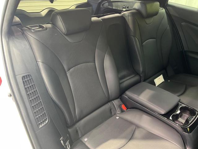 プリウスＰＨＶ Ａプレミアム　禁煙車　モデリスタ　１１．６型ナビ　衝突軽減　レーダークルーズ　ＢＳＭ　ＨＵＤ　パーキングアシスト　合皮レザー　パワーシート　シートヒーター　クリアランスソナー　モデリスタ１８インチＡＷ　ＡＣ１００Ｖ（9枚目）