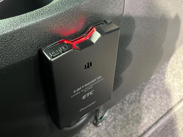 ノート ニスモ 純正ナビ バックカメラ エマージェンシーブレーキ 禁煙車 コーナーセンサー スマートキー LEDヘッド ETC オートマチックハイビーム 車線逸脱警報 誤発進抑制機能 オートライト オートエアコン(7枚目)