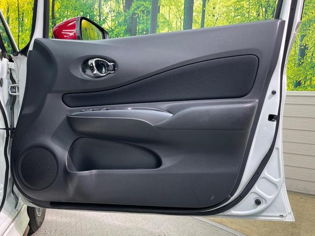 ノート ニスモ 純正ナビ バックカメラ エマージェンシーブレーキ 禁煙車 コーナーセンサー スマートキー LEDヘッド ETC オートマチックハイビーム 車線逸脱警報 誤発進抑制機能 オートライト オートエアコン(42枚目)
