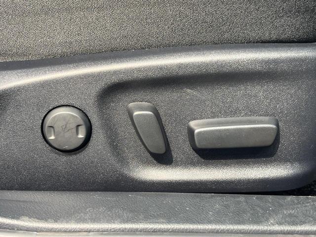 クラウンハイブリッド アスリートS 純正ナビ バックカメラ プリクラッシュセーフティ レーダークルーズ 禁煙車 シートヒーター コーナーセンサー スマートキー LEDヘッド ETC 車線逸脱警報 オートライト デュアルオートエアコン(5枚目)