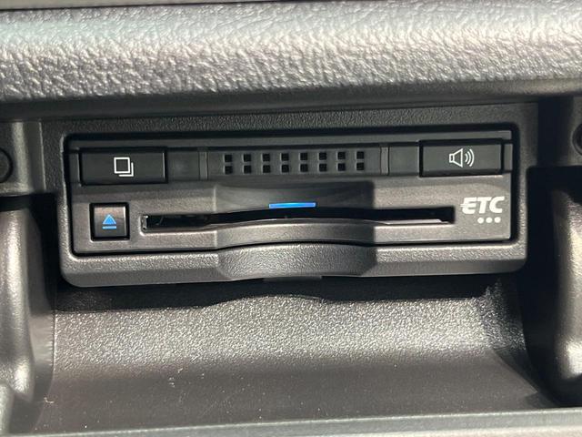 クラウンハイブリッド アスリートS 純正ナビ バックカメラ プリクラッシュセーフティ レーダークルーズ 禁煙車 シートヒーター コーナーセンサー スマートキー LEDヘッド ETC 車線逸脱警報 オートライト デュアルオートエアコン(7枚目)