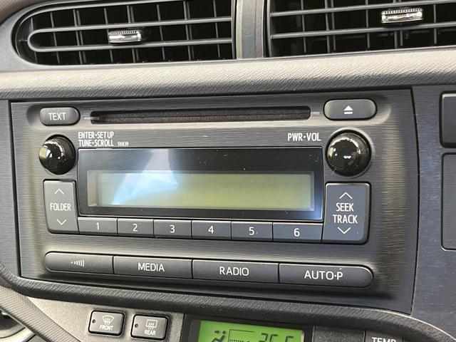 アクア G 禁煙車 スマートキー オートライト オートエアコン CD 電動格納ミラー 盗難防止装置 バニティミラー AUX ドアバイザー プライバシーガラス(4枚目)