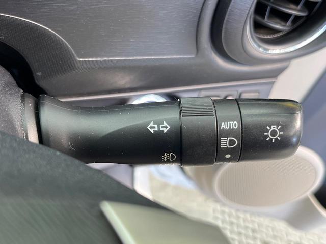 アクア G 禁煙車 スマートキー オートライト オートエアコン CD 電動格納ミラー 盗難防止装置 バニティミラー AUX ドアバイザー プライバシーガラス(6枚目)