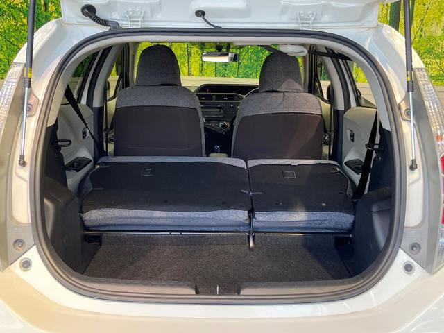 アクア G 禁煙車 スマートキー オートライト オートエアコン CD 電動格納ミラー 盗難防止装置 バニティミラー AUX ドアバイザー プライバシーガラス(10枚目)