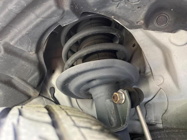 アクア G 禁煙車 スマートキー オートライト オートエアコン CD 電動格納ミラー 盗難防止装置 バニティミラー AUX ドアバイザー プライバシーガラス(20枚目)