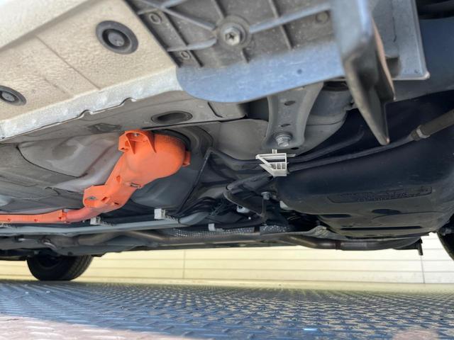 アクア G 禁煙車 スマートキー オートライト オートエアコン CD 電動格納ミラー 盗難防止装置 バニティミラー AUX ドアバイザー プライバシーガラス(21枚目)