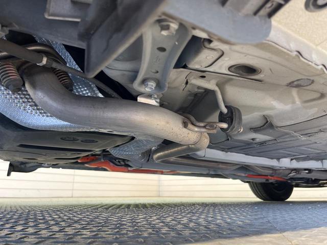 アクア G 禁煙車 スマートキー オートライト オートエアコン CD 電動格納ミラー 盗難防止装置 バニティミラー AUX ドアバイザー プライバシーガラス(22枚目)