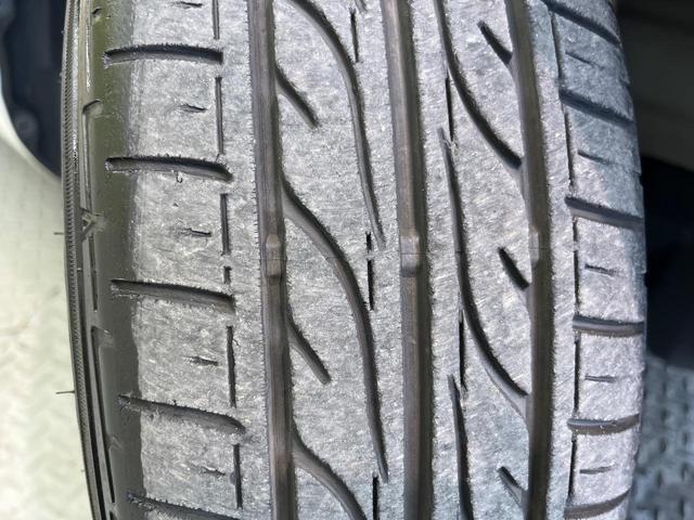 アクア G 禁煙車 スマートキー オートライト オートエアコン CD 電動格納ミラー 盗難防止装置 バニティミラー AUX ドアバイザー プライバシーガラス(31枚目)