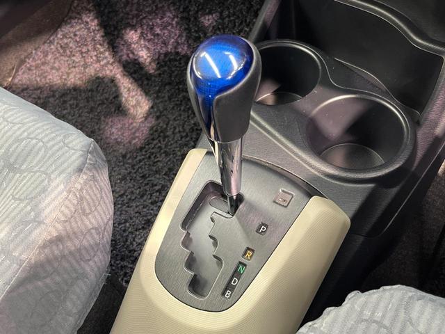 アクア G 禁煙車 スマートキー オートライト オートエアコン CD 電動格納ミラー 盗難防止装置 バニティミラー AUX ドアバイザー プライバシーガラス(34枚目)