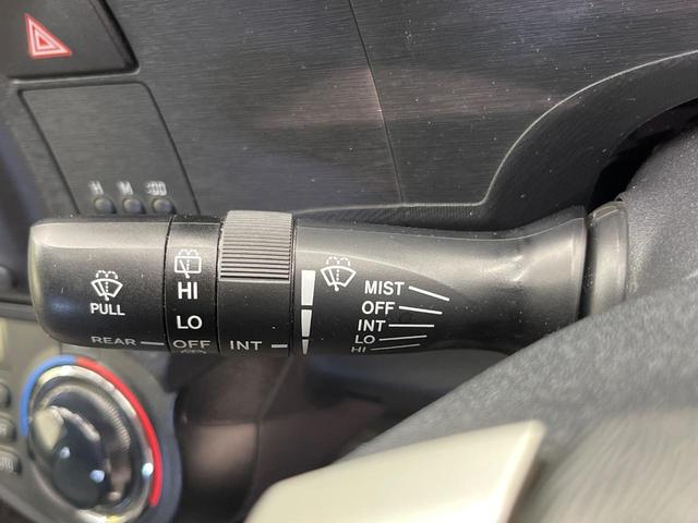 アクア G 禁煙車 スマートキー オートライト オートエアコン CD 電動格納ミラー 盗難防止装置 バニティミラー AUX ドアバイザー プライバシーガラス(41枚目)