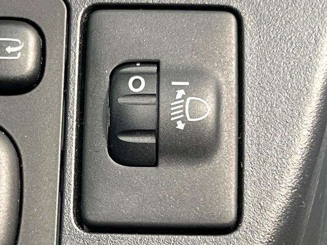 アクア G 禁煙車 スマートキー オートライト オートエアコン CD 電動格納ミラー 盗難防止装置 バニティミラー AUX ドアバイザー プライバシーガラス(45枚目)