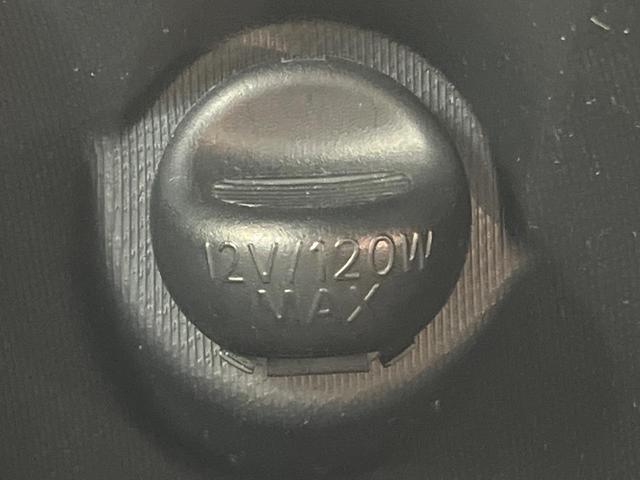 アクア G 禁煙車 スマートキー オートライト オートエアコン CD 電動格納ミラー 盗難防止装置 バニティミラー AUX ドアバイザー プライバシーガラス(47枚目)