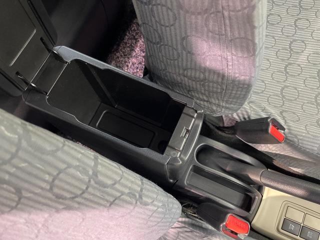 アクア G 禁煙車 スマートキー オートライト オートエアコン CD 電動格納ミラー 盗難防止装置 バニティミラー AUX ドアバイザー プライバシーガラス(57枚目)