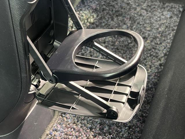 アクア G 禁煙車 スマートキー オートライト オートエアコン CD 電動格納ミラー 盗難防止装置 バニティミラー AUX ドアバイザー プライバシーガラス(58枚目)