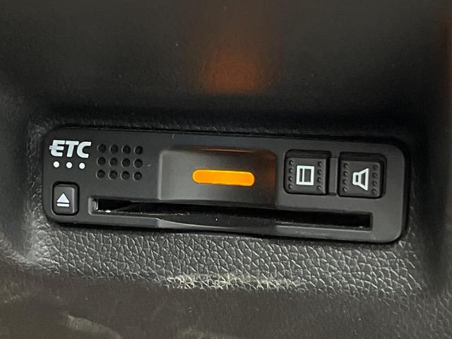 シャトル ハイブリッドX ホンダセンシング 純正ナビ バックカメラ ホンダセンシング レーダークルーズ 禁煙車 ハーフレザーシート シートヒーター スマートキー LEDヘッド ETC 車線逸脱警報 誤発進抑制機能 先行車発進お知らせ機能(7枚目)