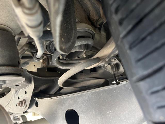 エルグランド 250ハイウェイスター 両側電動スライド 10型ナビ 禁煙車 ハーフレザーシート コーナーセンサー LEDヘッド ETC オートライト デュアルオートエアコン オットマン 純正18インチアルミ Bluetooth再生(21枚目)