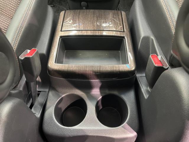 エルグランド 250ハイウェイスター 両側電動スライド 10型ナビ 禁煙車 ハーフレザーシート コーナーセンサー LEDヘッド ETC オートライト デュアルオートエアコン オットマン 純正18インチアルミ Bluetooth再生(42枚目)