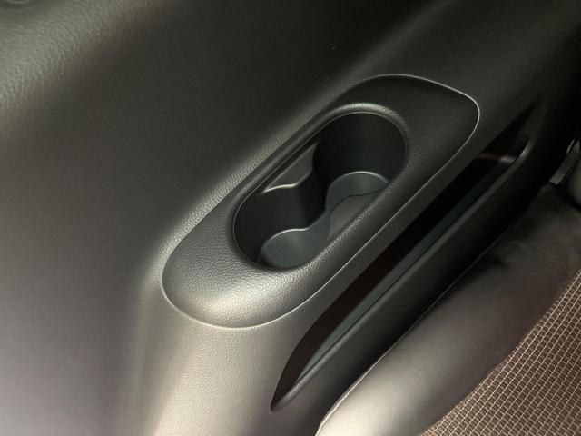 エルグランド 250ハイウェイスター 両側電動スライド 10型ナビ 禁煙車 ハーフレザーシート コーナーセンサー LEDヘッド ETC オートライト デュアルオートエアコン オットマン 純正18インチアルミ Bluetooth再生(44枚目)