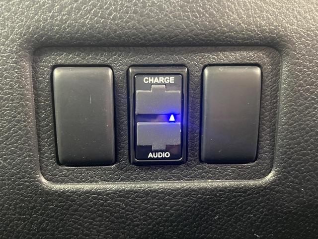 エルグランド 250ハイウェイスター 両側電動スライド 10型ナビ 禁煙車 ハーフレザーシート コーナーセンサー LEDヘッド ETC オートライト デュアルオートエアコン オットマン 純正18インチアルミ Bluetooth再生(61枚目)