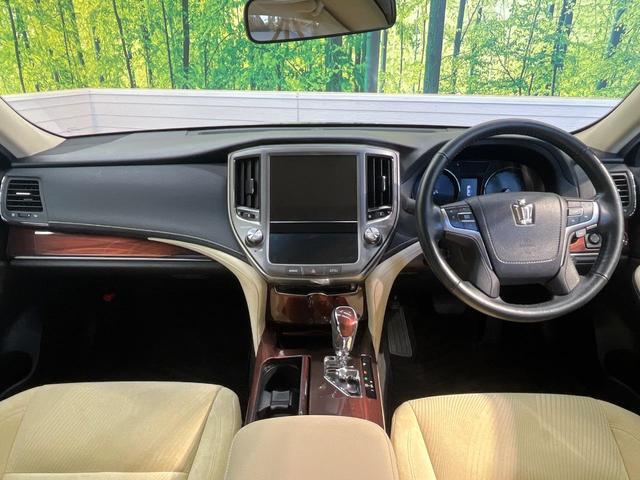 クラウンハイブリッド ロイヤルサルーン バックカメラ 衝突被害軽減システム レーダークルーズ 禁煙車 コーナーセンサー スマートキー HIDヘッド ビルトインETC 車線逸脱警報 オートライト デュアルエアコン 純正17インチアルミ(2枚目)