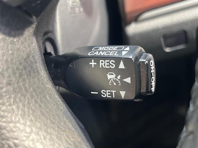 クラウンハイブリッド ロイヤルサルーン バックカメラ 衝突被害軽減システム レーダークルーズ 禁煙車 コーナーセンサー スマートキー HIDヘッド ビルトインETC 車線逸脱警報 オートライト デュアルエアコン 純正17インチアルミ(6枚目)