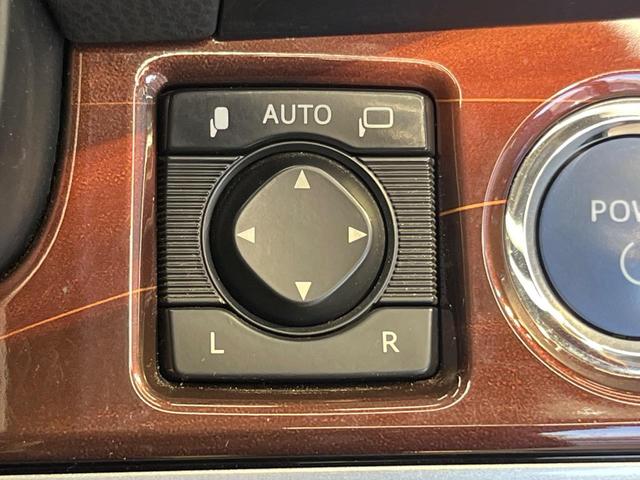 クラウンハイブリッド ロイヤルサルーン バックカメラ 衝突被害軽減システム レーダークルーズ 禁煙車 コーナーセンサー スマートキー HIDヘッド ビルトインETC 車線逸脱警報 オートライト デュアルエアコン 純正17インチアルミ(7枚目)