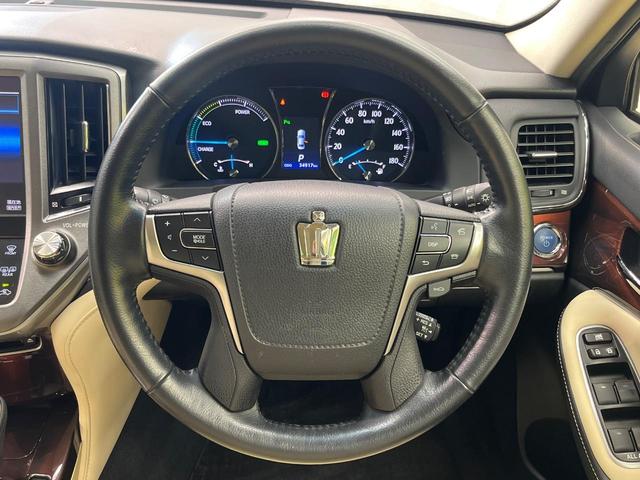 クラウンハイブリッド ロイヤルサルーン バックカメラ 衝突被害軽減システム レーダークルーズ 禁煙車 コーナーセンサー スマートキー HIDヘッド ビルトインETC 車線逸脱警報 オートライト デュアルエアコン 純正17インチアルミ(11枚目)