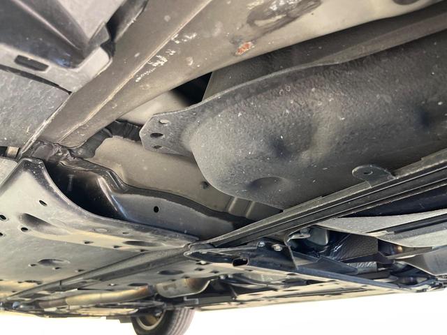 クラウンハイブリッド ロイヤルサルーン バックカメラ 衝突被害軽減システム レーダークルーズ 禁煙車 コーナーセンサー スマートキー HIDヘッド ビルトインETC 車線逸脱警報 オートライト デュアルエアコン 純正17インチアルミ(22枚目)