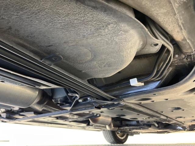 クラウンハイブリッド ロイヤルサルーン バックカメラ 衝突被害軽減システム レーダークルーズ 禁煙車 コーナーセンサー スマートキー HIDヘッド ビルトインETC 車線逸脱警報 オートライト デュアルエアコン 純正17インチアルミ(23枚目)