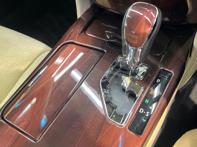 クラウンハイブリッド ロイヤルサルーン バックカメラ 衝突被害軽減システム レーダークルーズ 禁煙車 コーナーセンサー スマートキー HIDヘッド ビルトインETC 車線逸脱警報 オートライト デュアルエアコン 純正17インチアルミ(37枚目)