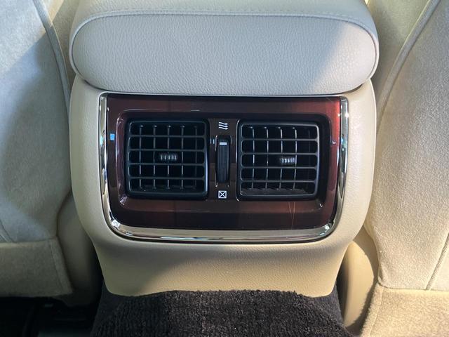 クラウンハイブリッド ロイヤルサルーン バックカメラ 衝突被害軽減システム レーダークルーズ 禁煙車 コーナーセンサー スマートキー HIDヘッド ビルトインETC 車線逸脱警報 オートライト デュアルエアコン 純正17インチアルミ(47枚目)