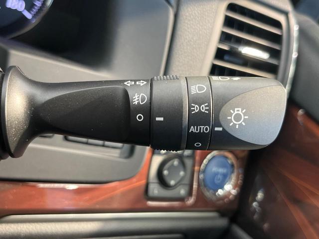 クラウンハイブリッド ロイヤルサルーン バックカメラ 衝突被害軽減システム レーダークルーズ 禁煙車 コーナーセンサー スマートキー HIDヘッド ビルトインETC 車線逸脱警報 オートライト デュアルエアコン 純正17インチアルミ(50枚目)