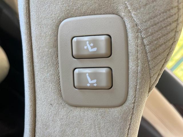 クラウンハイブリッド ロイヤルサルーン バックカメラ 衝突被害軽減システム レーダークルーズ 禁煙車 コーナーセンサー スマートキー HIDヘッド ビルトインETC 車線逸脱警報 オートライト デュアルエアコン 純正17インチアルミ(56枚目)