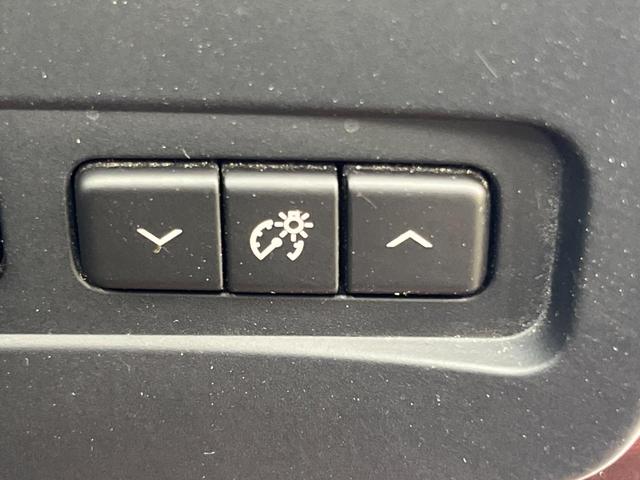 クラウンハイブリッド ロイヤルサルーン バックカメラ 衝突被害軽減システム レーダークルーズ 禁煙車 コーナーセンサー スマートキー HIDヘッド ビルトインETC 車線逸脱警報 オートライト デュアルエアコン 純正17インチアルミ(64枚目)