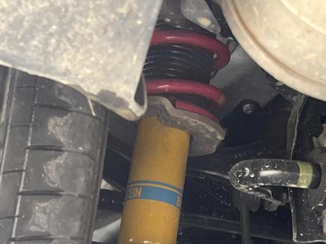 レヴォーグ １．６ＳＴＩスポーツアイサイト　４ＷＤ　フルエアロ　純正ＳＤナビ　サイドカメラ　バックカメラ　衝突被害軽減システム　レーダークルーズ　禁煙車　レザーシート　コーナーセンサー　スマートキー　ＬＥＤヘッド　ビルトインＥＴＣ（20枚目）