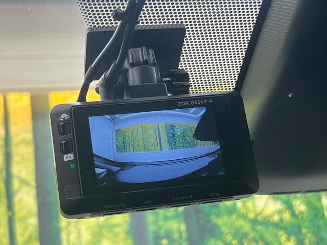 プリウス Ｇ　全周囲カメラ　トヨタセーフティセンス　レーダークルーズ　禁煙車　シートヒーター　コーナーセンサー　レーンキープ　スマートキー　ＬＥＤヘッド　ディスプレイオーディオ　ＥＴＣ　オートマチックハイビーム（7枚目）