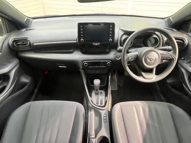 ヤリス G ディスプレイオーディオ 全周囲カメラ 衝突被害軽減システム 禁煙車 コーナーセンサー スマートキー オートハイビーム 車線逸脱警報 オートライト オートエアコン Bluetooth(2枚目)