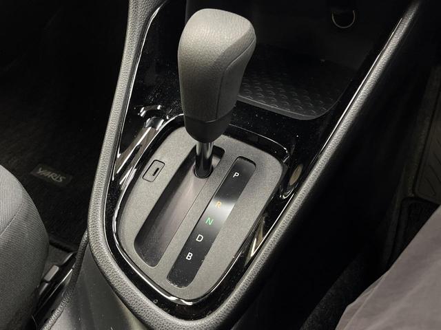 ヤリス G ディスプレイオーディオ 全周囲カメラ 衝突被害軽減システム 禁煙車 コーナーセンサー スマートキー オートハイビーム 車線逸脱警報 オートライト オートエアコン Bluetooth(34枚目)