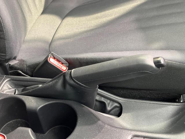 ヤリス G ディスプレイオーディオ 全周囲カメラ 衝突被害軽減システム 禁煙車 コーナーセンサー スマートキー オートハイビーム 車線逸脱警報 オートライト オートエアコン Bluetooth(35枚目)