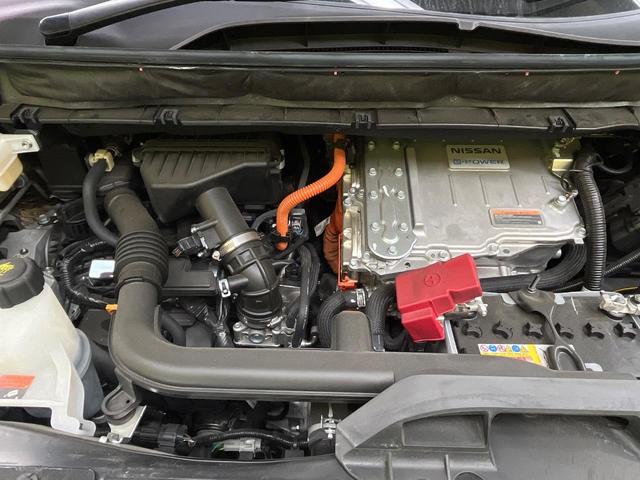 セレナ e-パワー ハイウェイスターV ディスプレイオーディオ 両側電動ドア 後席モニター 全周囲カメラ 衝突被害軽減システム レーダークルーズ 禁煙車 コーナーセンサー スマートキー LEDヘッド ETC オートライト オートエアコン(18枚目)