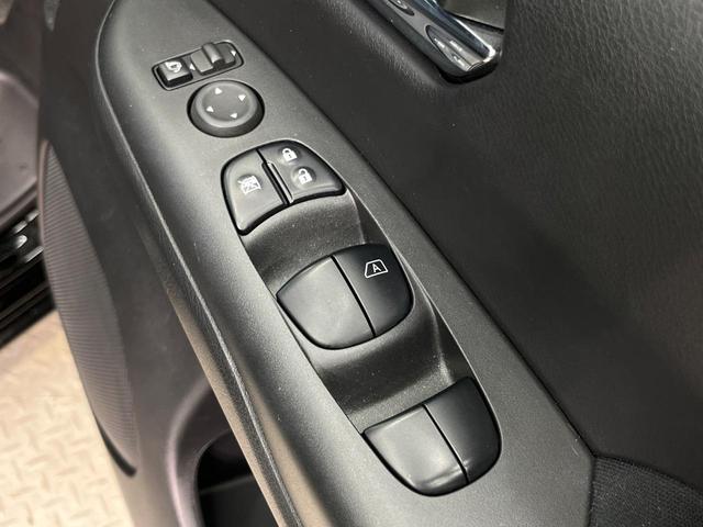 セレナ e-パワー ハイウェイスターV ディスプレイオーディオ 両側電動ドア 後席モニター 全周囲カメラ 衝突被害軽減システム レーダークルーズ 禁煙車 コーナーセンサー スマートキー LEDヘッド ETC オートライト オートエアコン(59枚目)